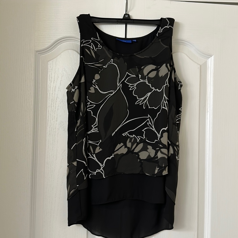 Airy black & white  Apt 9 floral tank easily dressed up or down